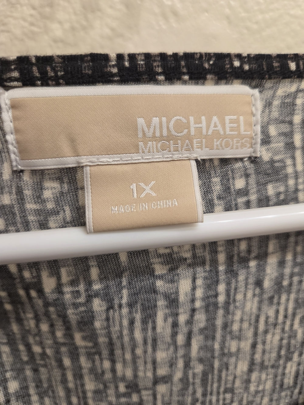 Michael Kors Black and White Twist V-Neck Blouse - Picture 4 of 5